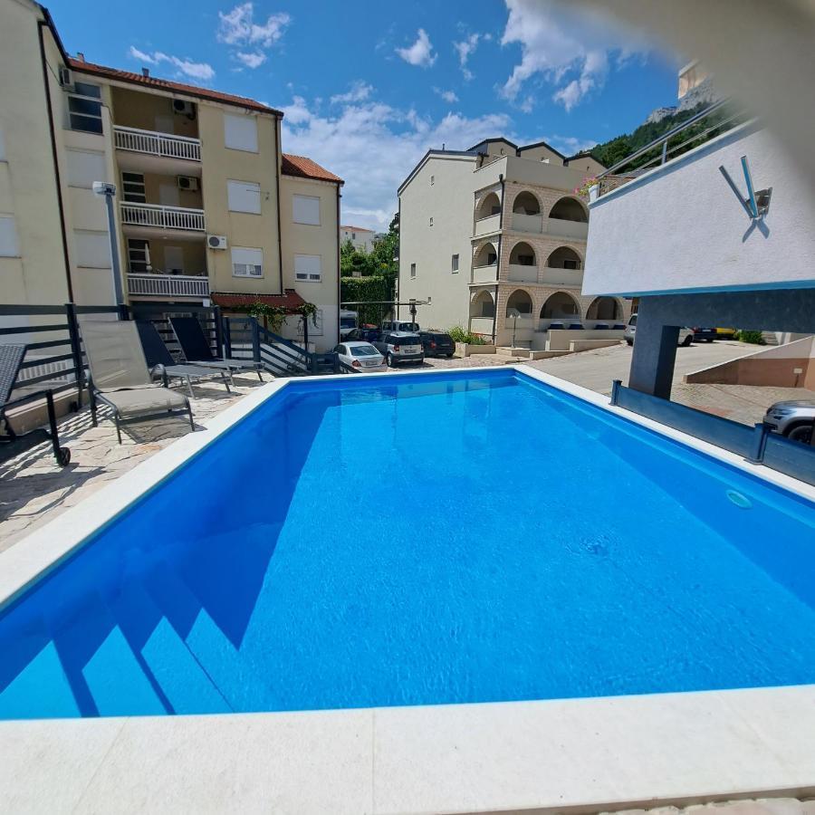 Apartments Vila Adrijana & Fitness Studio Wolf Bv บาชกาโวดา ภายนอก รูปภาพ