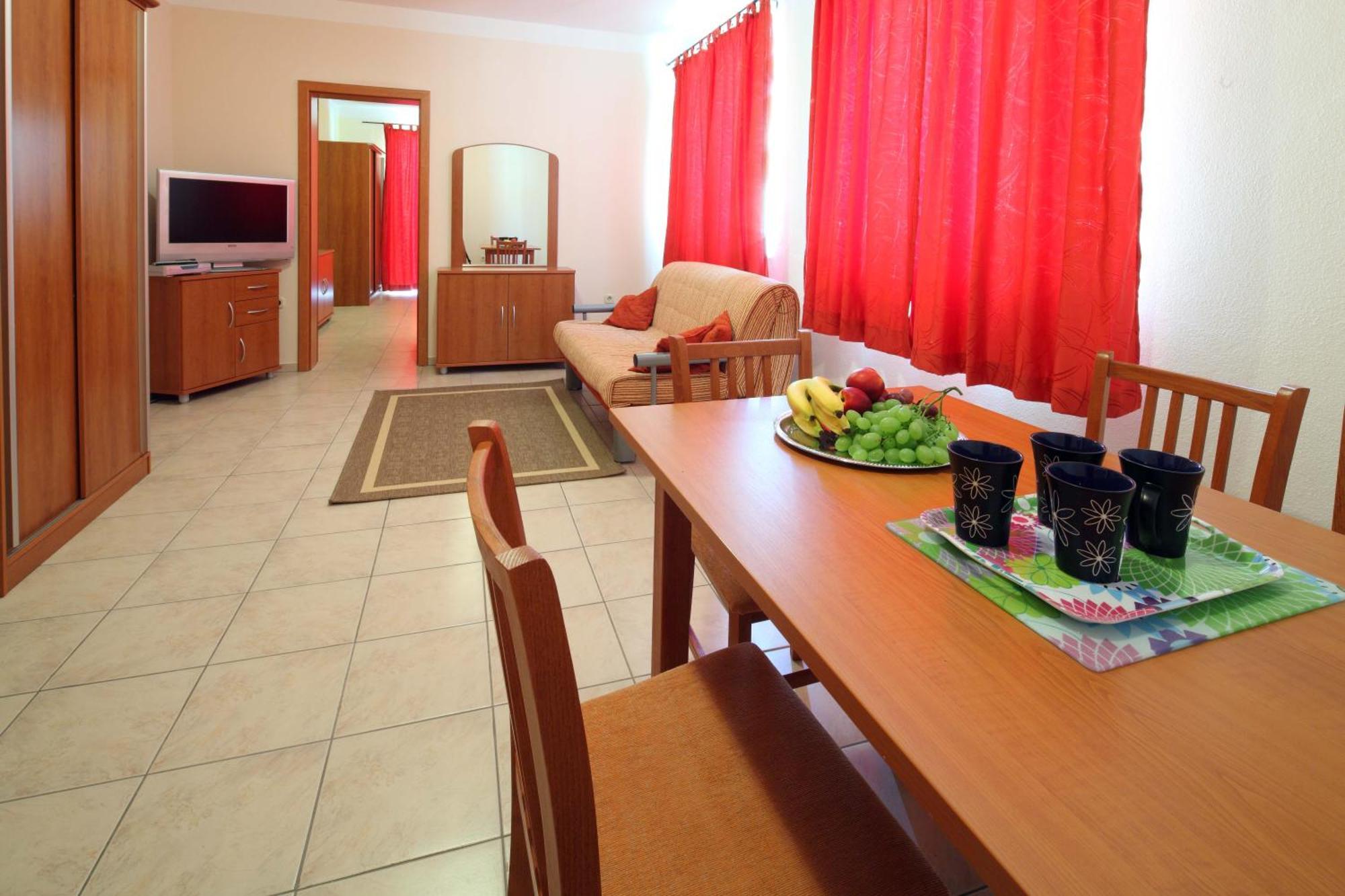 Apartments Vila Adrijana & Fitness Studio Wolf Bv บาชกาโวดา ภายนอก รูปภาพ