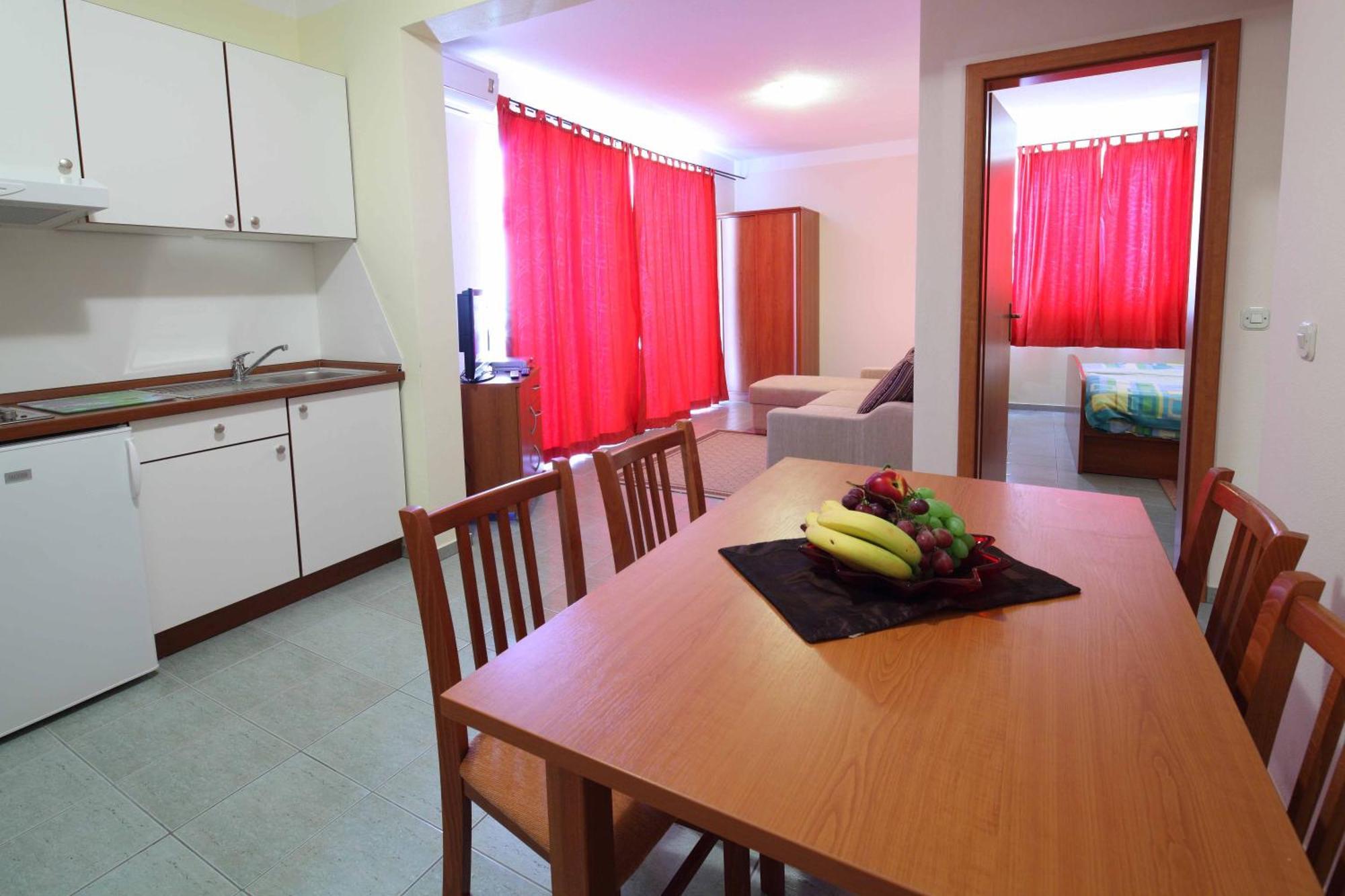 Apartments Vila Adrijana & Fitness Studio Wolf Bv บาชกาโวดา ภายนอก รูปภาพ